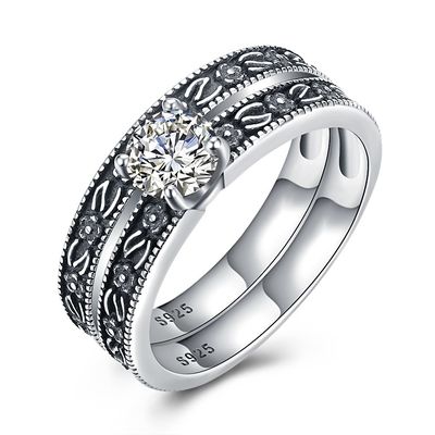 良質の古典925の純銀製のダイヤモンドによって散りばめられた集りの約束の結婚指輪は置いた