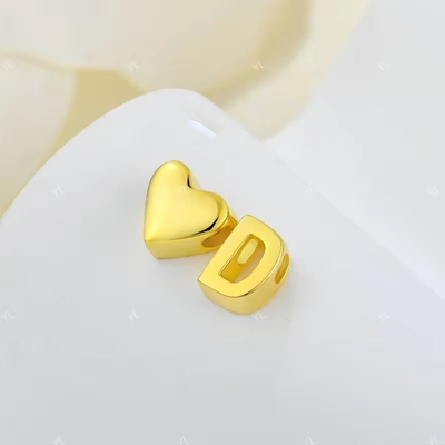 YASVITTI パーソナライズされた 925 ステルリング シルバー ハート イニシャル ネックレス 18K ゴールド プレート ラグジュアリー レター ハート ネックレス 女の子向け