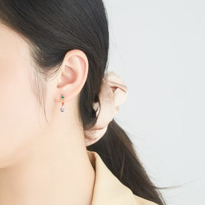 S925 0.6inの1.4g虹のスタッドのイヤリング5Aの純銀製の普通サイズのたがのイヤリング