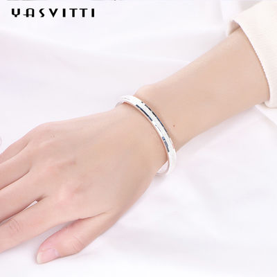 0.08oz 2inの固体銀製の魅力のブレスレットS925 OEMの女性の調節可能なブレスレット
