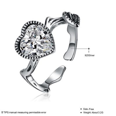 18Kホワイト ゴールドのMoissaniteリング注文の純銀製のダイヤモンド指輪