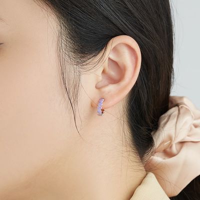 通されたCZ 0.85のグラム0.15mmの純銀製の中心のイヤリングの中心のスタッド