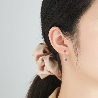 0.67inの2.2g純銀製の宝石類はプラチナによってめっきされるCZの銀製の針のイヤリングを置く